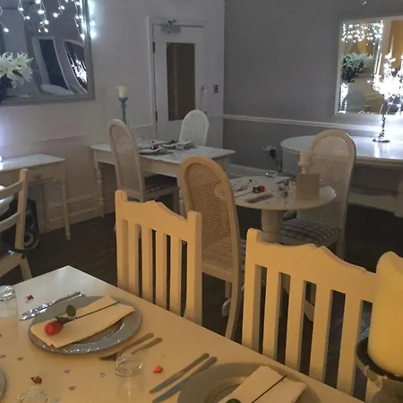 The Woodlands Hotel, Sandsend מלון *