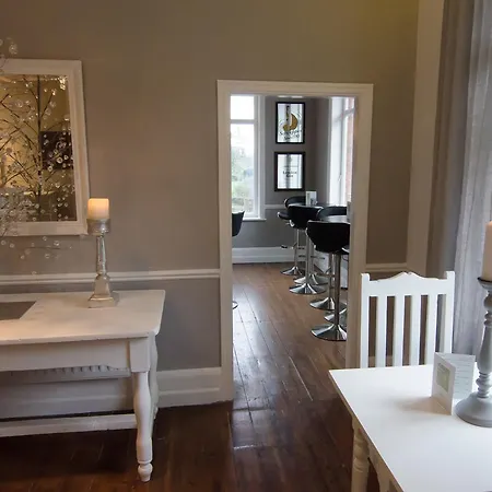 The Woodlands Hotel, Sandsend * וויטבי