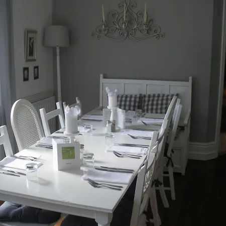 The Woodlands Hotel, Sandsend מלון *